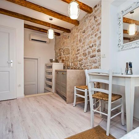 Apartment And Studio Ca' 3 Vie Rovinj Bagian luar foto