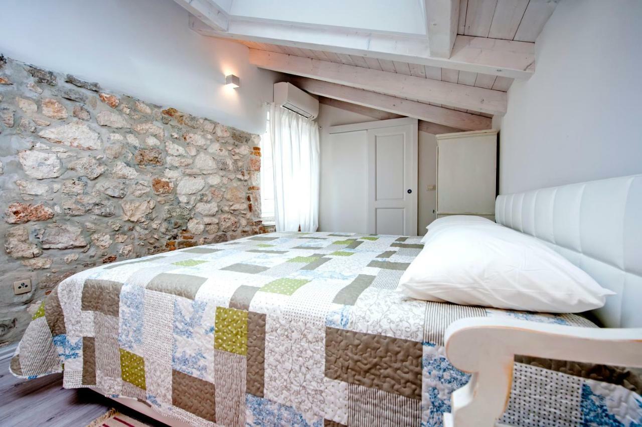 Apartment And Studio Ca' 3 Vie Rovinj Bagian luar foto