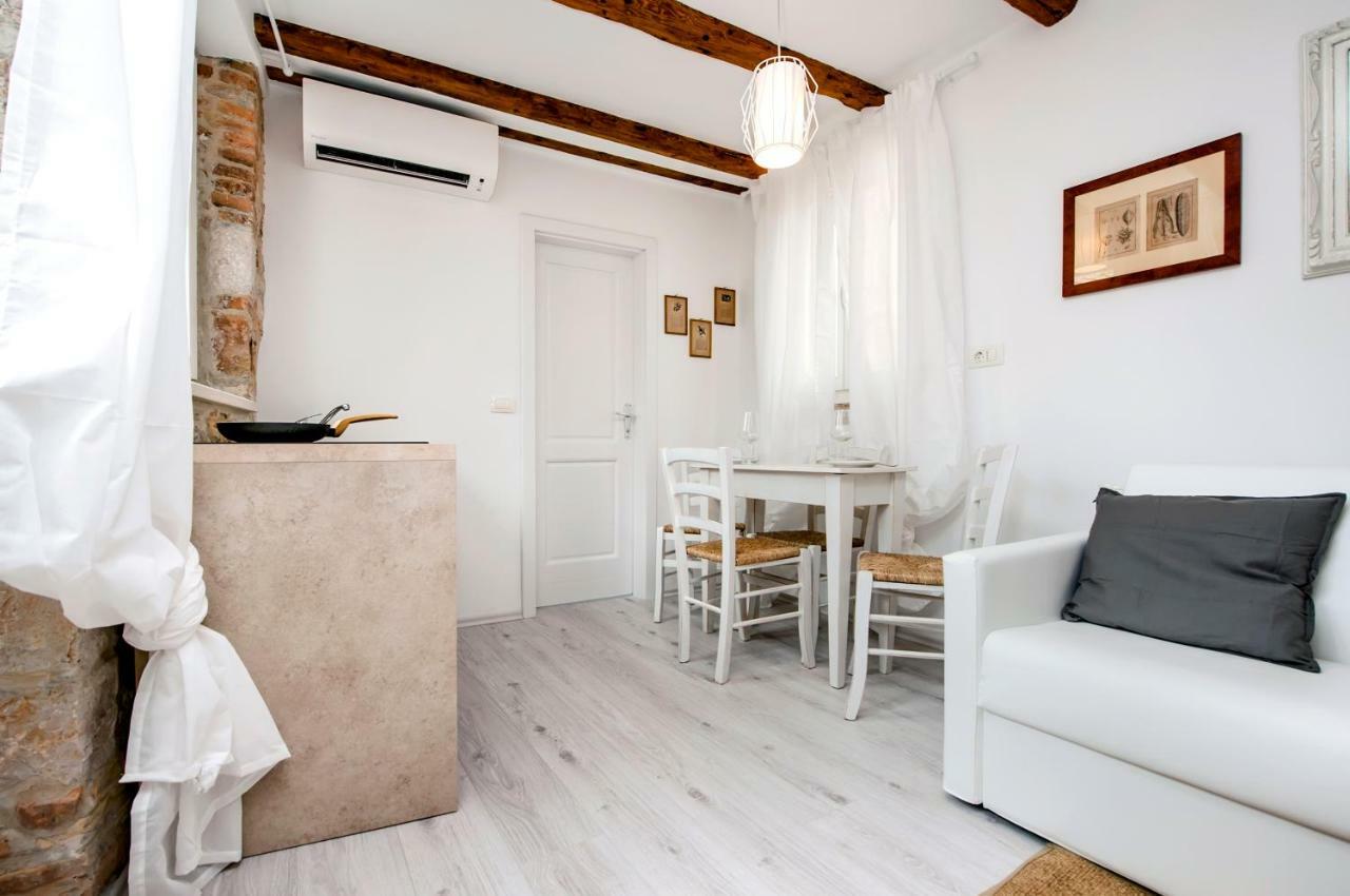 Apartment And Studio Ca' 3 Vie Rovinj Bagian luar foto