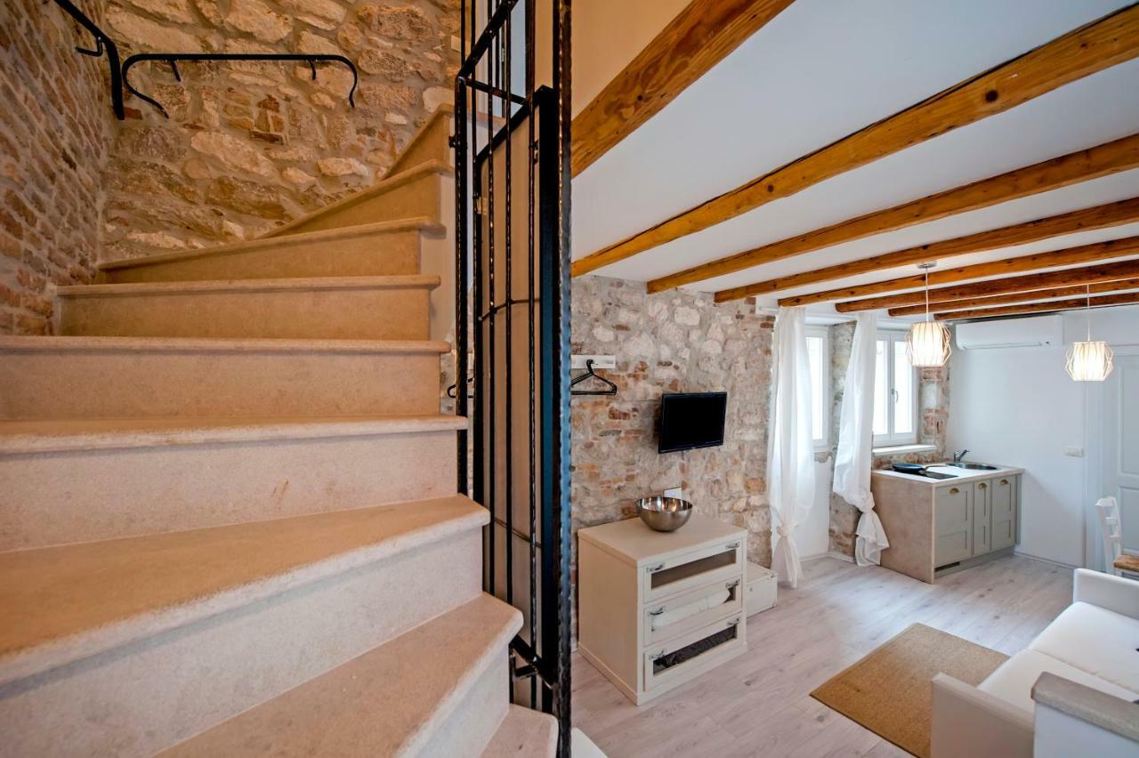 Apartment And Studio Ca' 3 Vie Rovinj Bagian luar foto