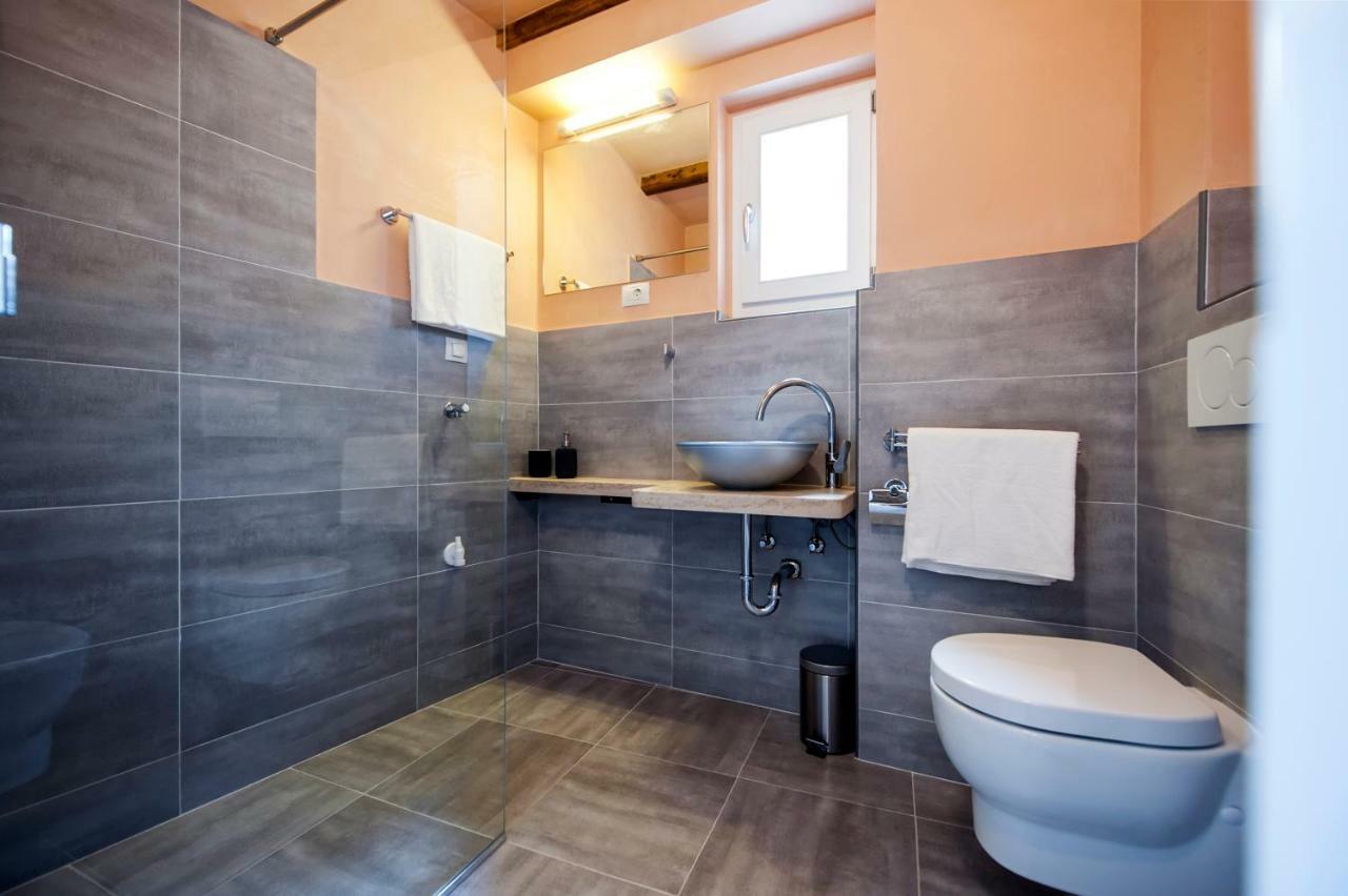 Apartment And Studio Ca' 3 Vie Rovinj Bagian luar foto