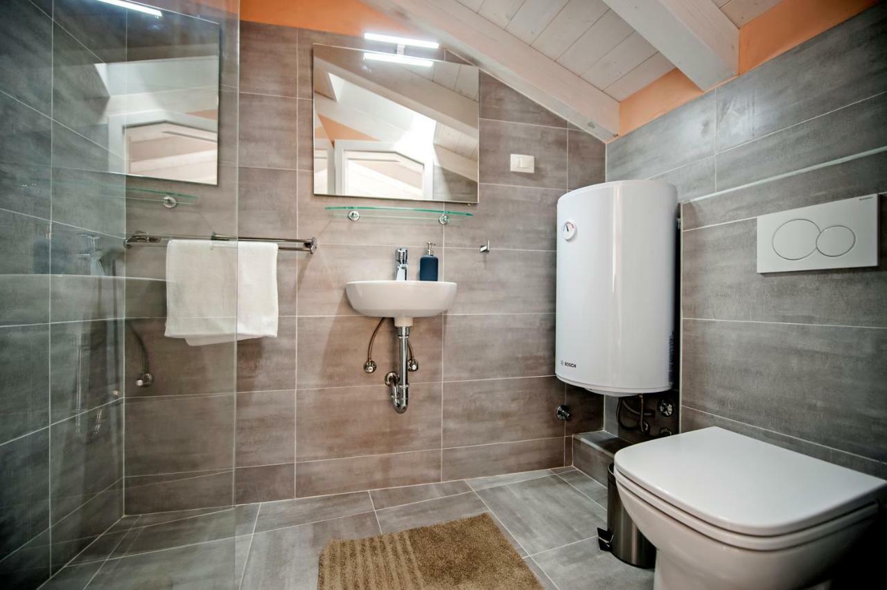 Apartment And Studio Ca' 3 Vie Rovinj Bagian luar foto