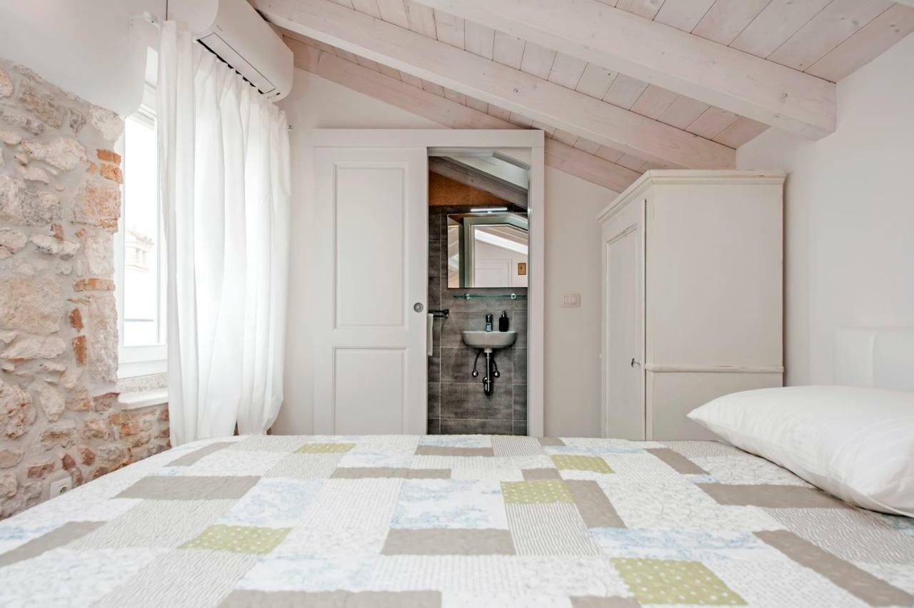 Apartment And Studio Ca' 3 Vie Rovinj Bagian luar foto