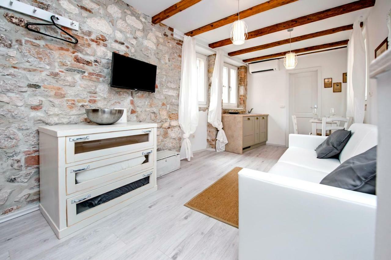 Apartment And Studio Ca' 3 Vie Rovinj Bagian luar foto