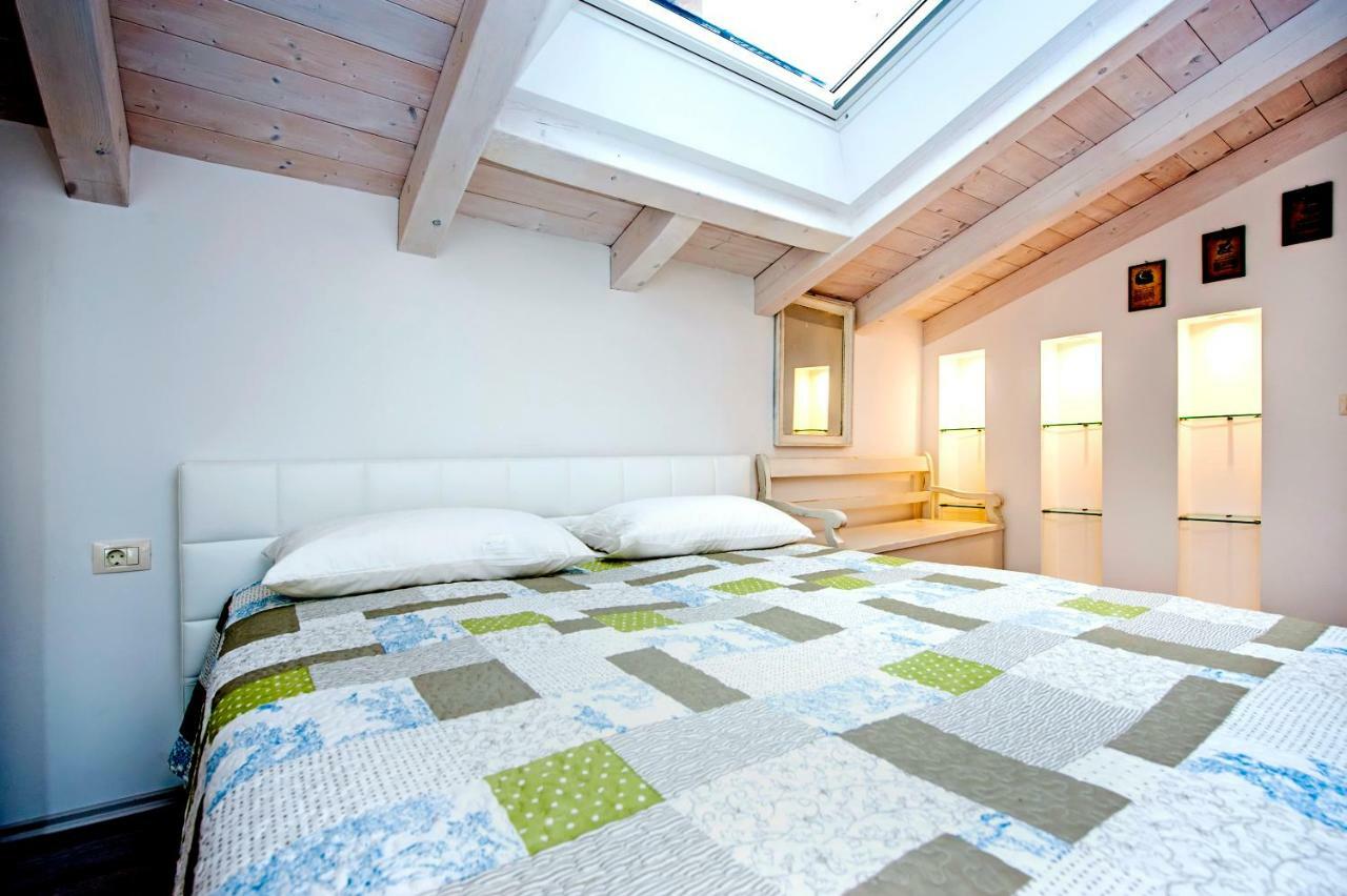 Apartment And Studio Ca' 3 Vie Rovinj Bagian luar foto