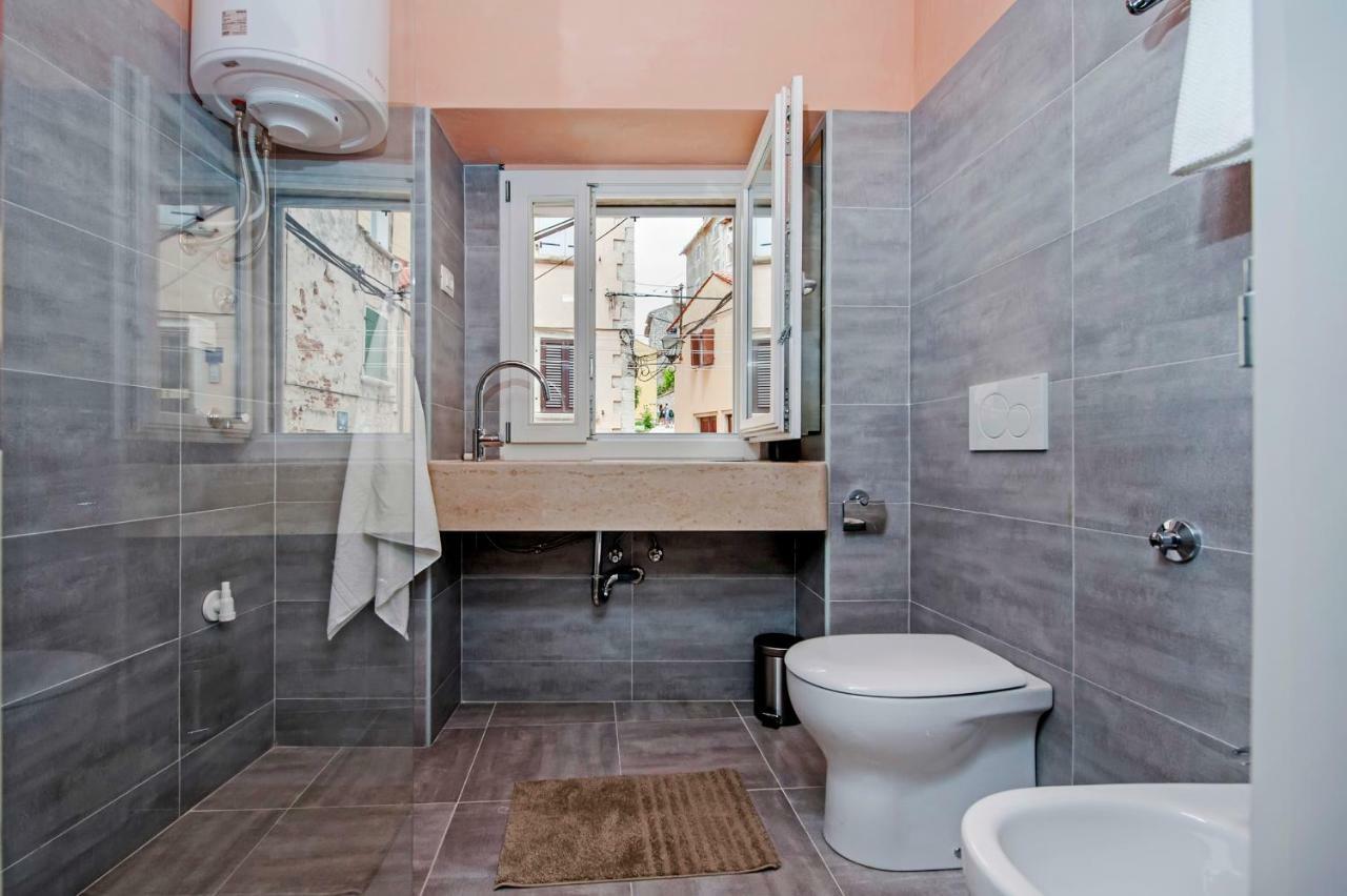 Apartment And Studio Ca' 3 Vie Rovinj Bagian luar foto
