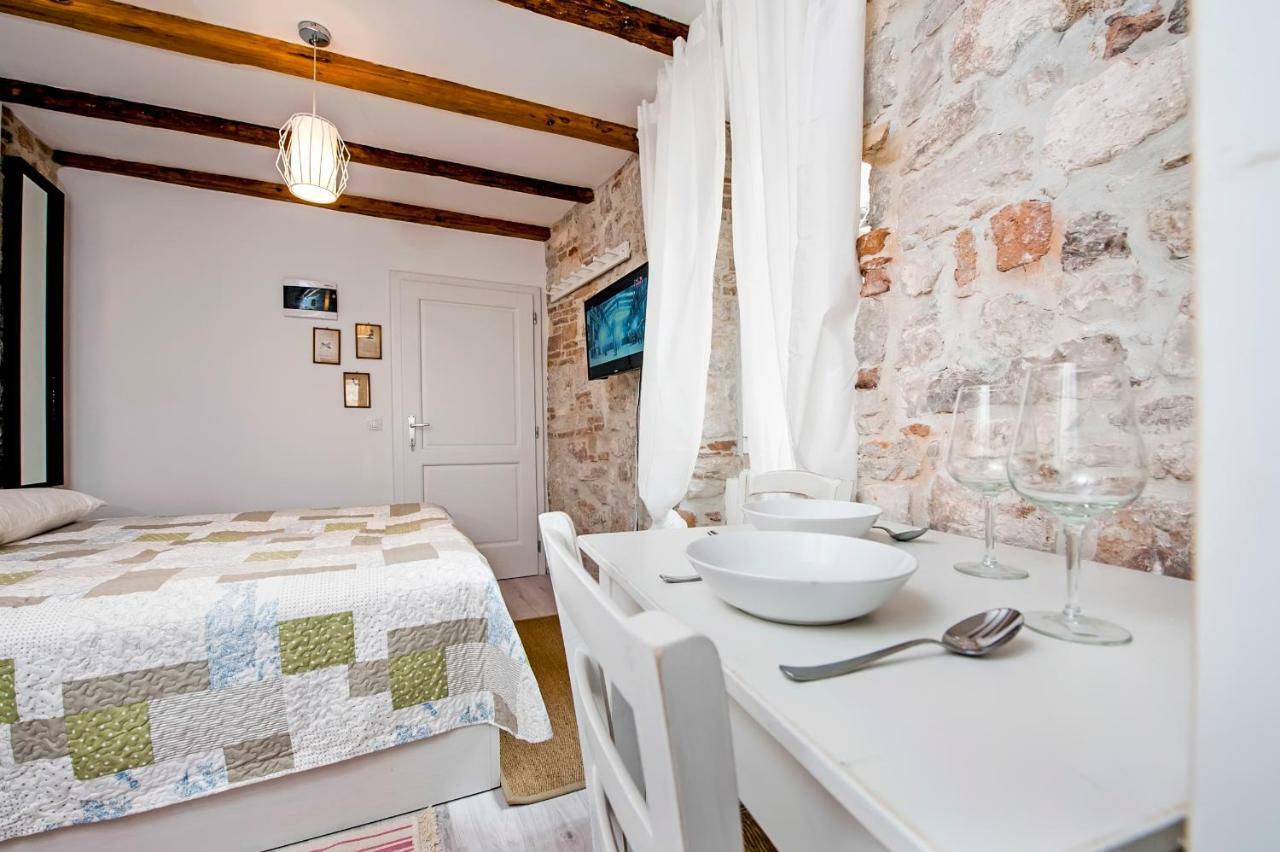 Apartment And Studio Ca' 3 Vie Rovinj Bagian luar foto