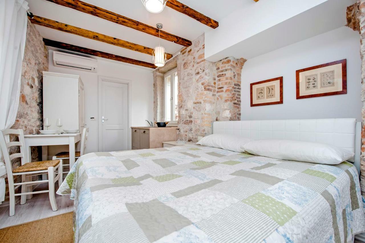 Apartment And Studio Ca' 3 Vie Rovinj Bagian luar foto