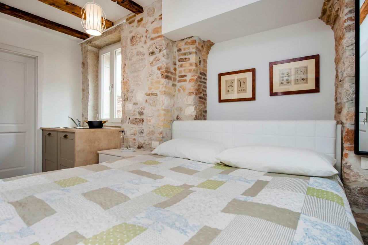 Apartment And Studio Ca' 3 Vie Rovinj Bagian luar foto