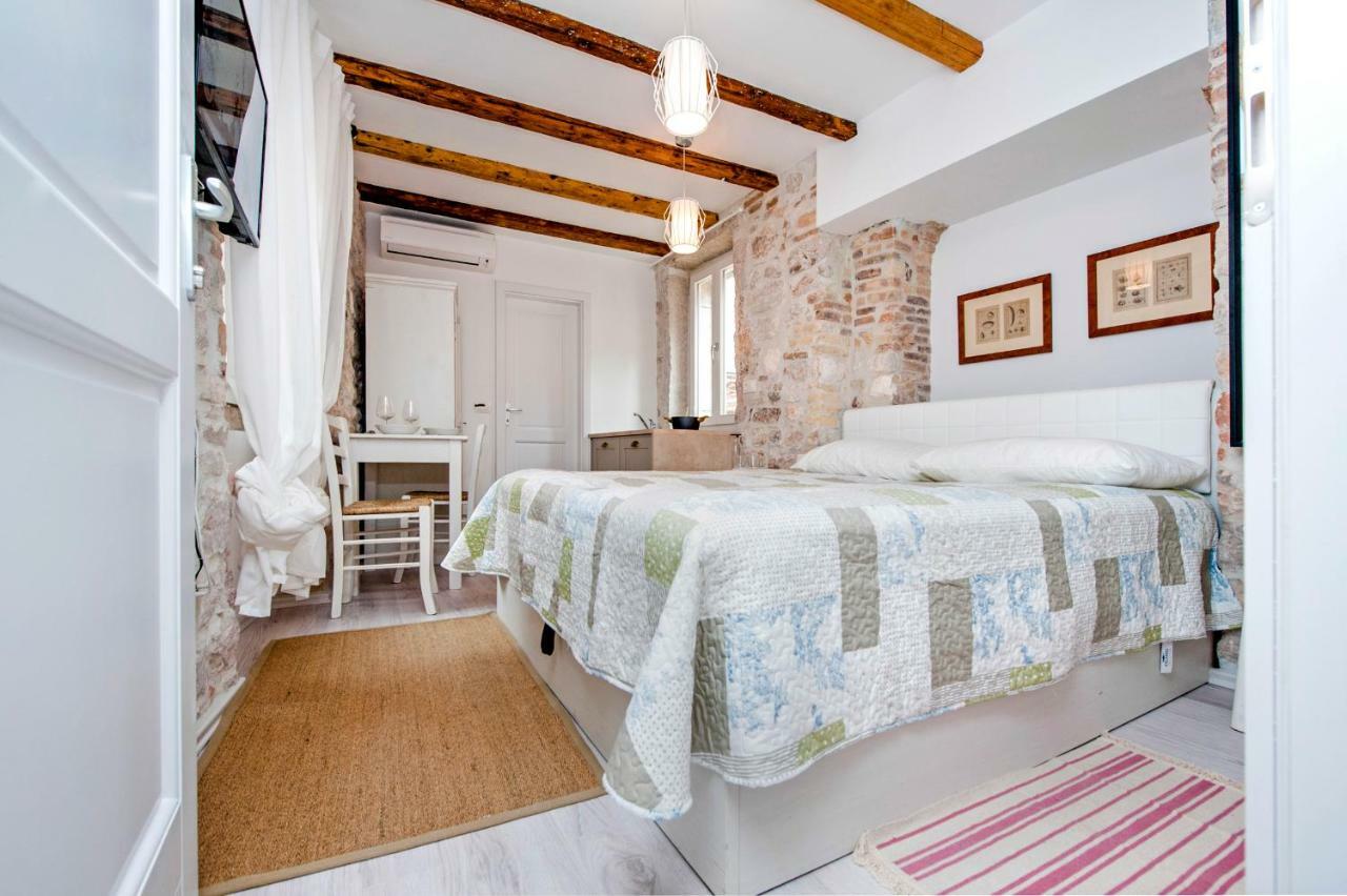 Apartment And Studio Ca' 3 Vie Rovinj Bagian luar foto