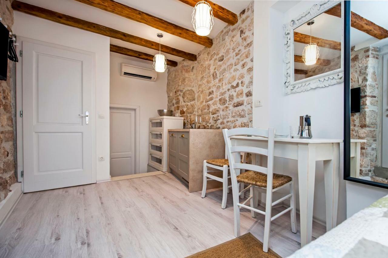 Apartment And Studio Ca' 3 Vie Rovinj Bagian luar foto