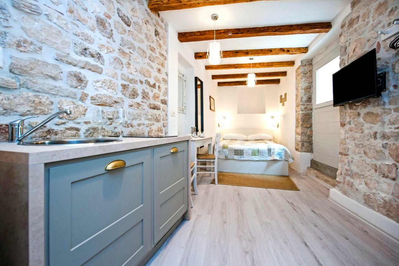 Apartment And Studio Ca' 3 Vie Rovinj Bagian luar foto