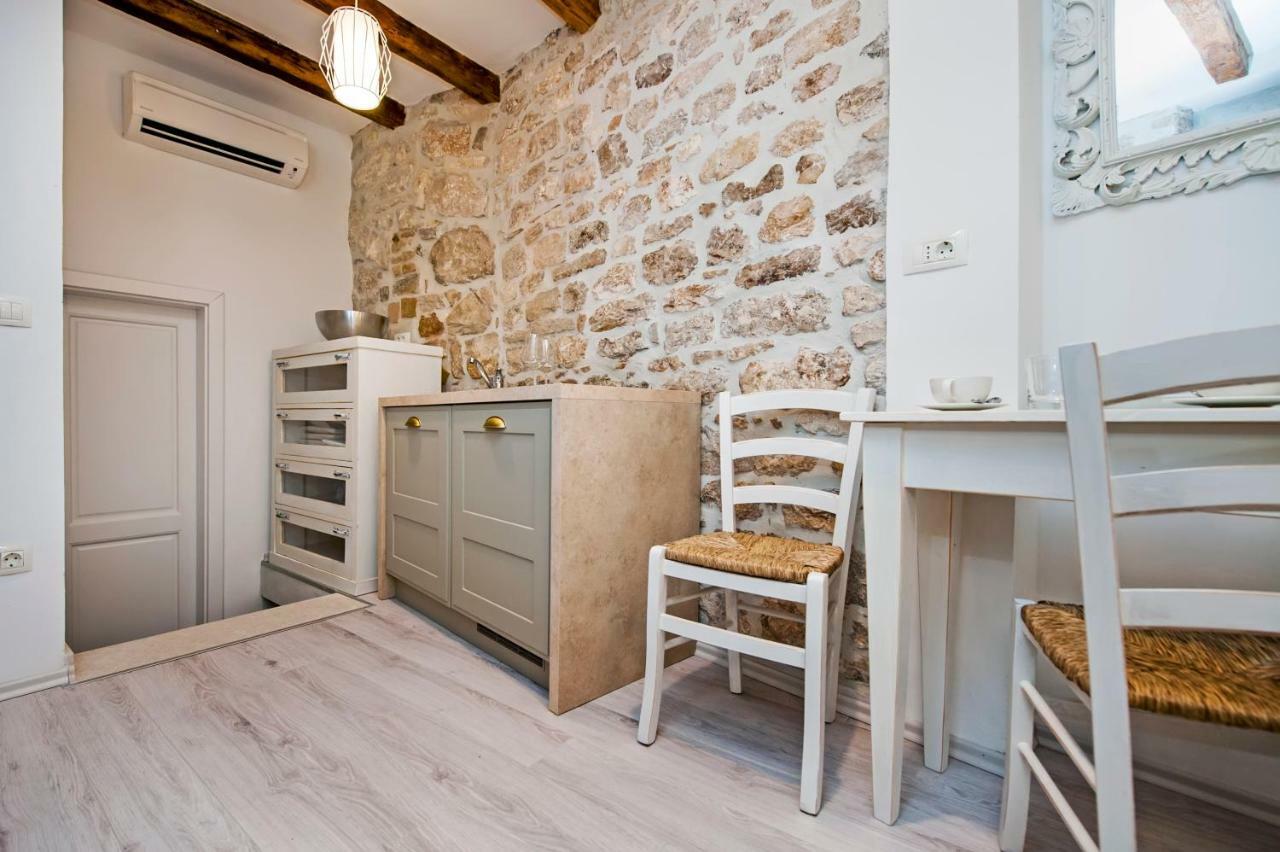 Apartment And Studio Ca' 3 Vie Rovinj Bagian luar foto