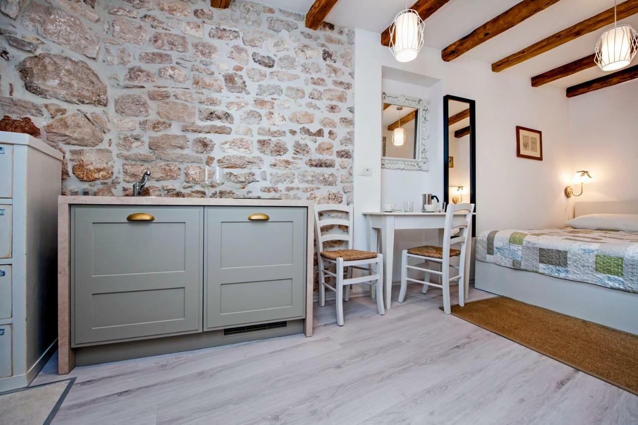 Apartment And Studio Ca' 3 Vie Rovinj Bagian luar foto